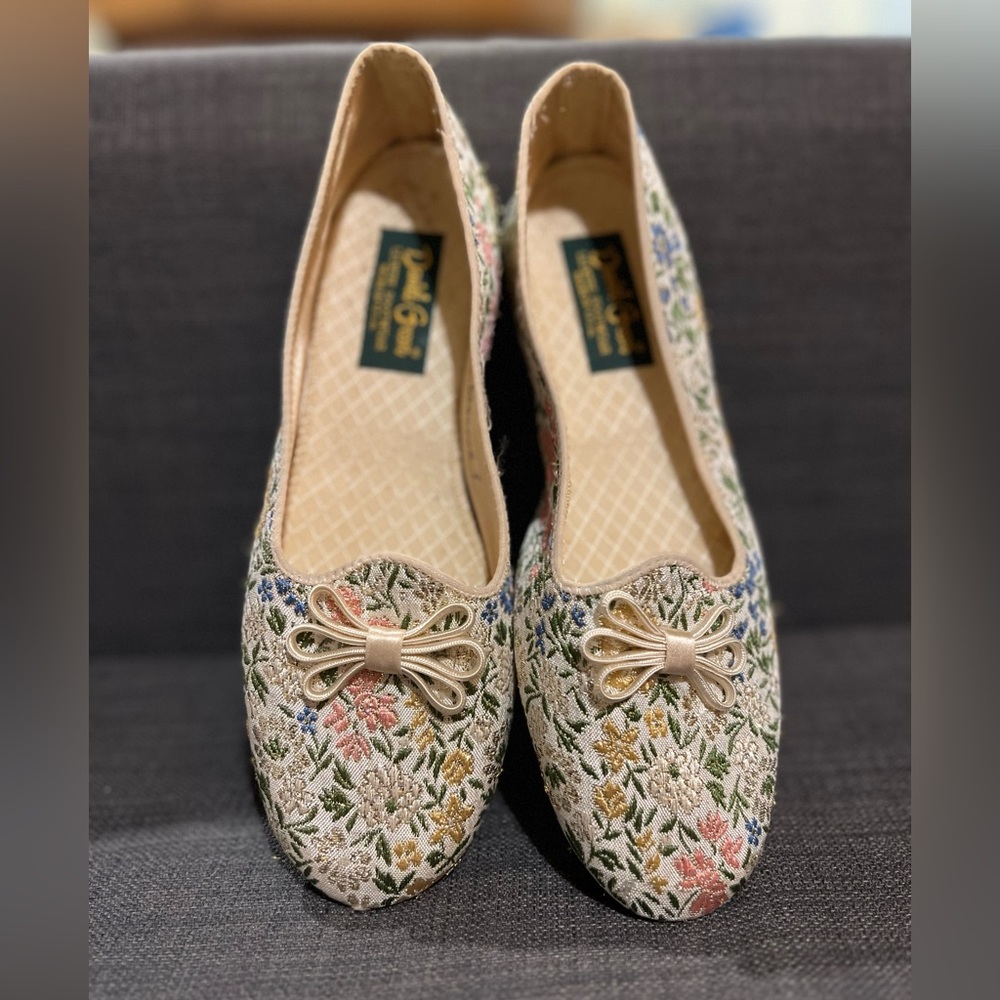 Vintage Daniel Green Slippers | White With Pastel Floral Print | Size 6